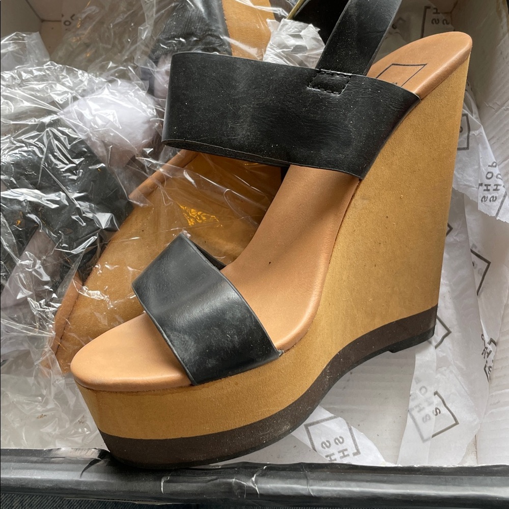 Chic Black and Tan Wedge Sandals